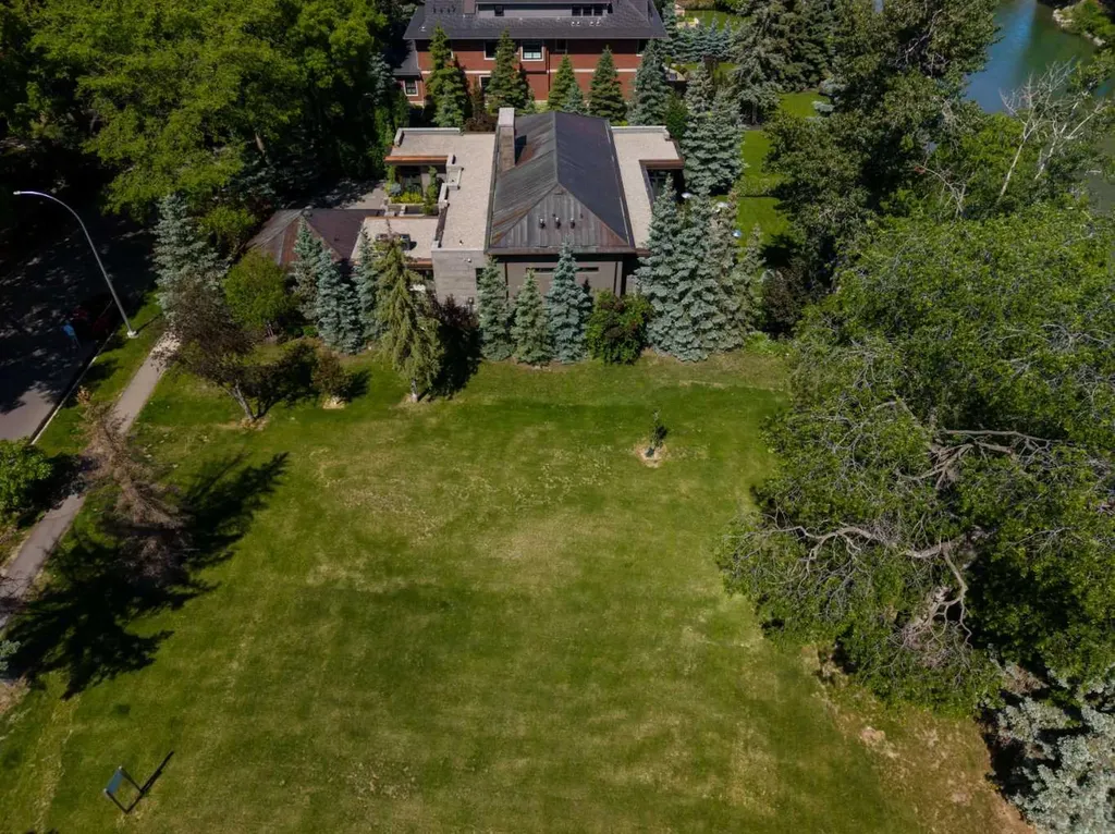 708 Riverdale Avenue SW Calgary AB T2S 0Y3