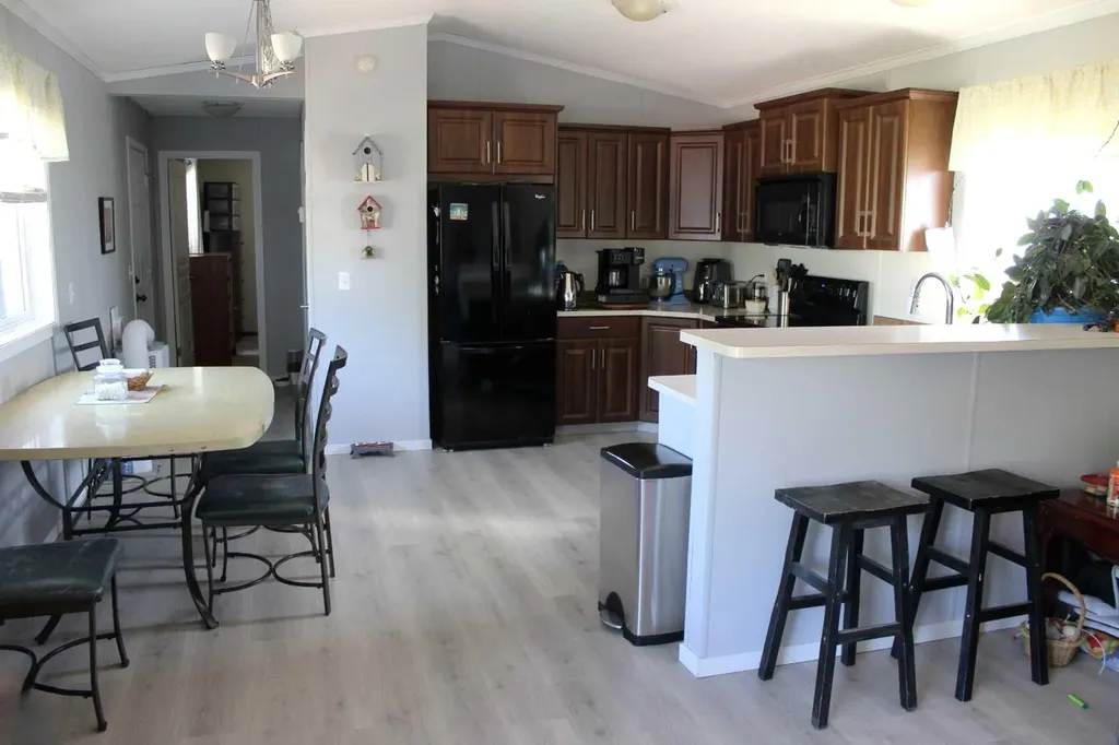 8 Prins Acres Rural Newell County Of AB T1R 1B8
