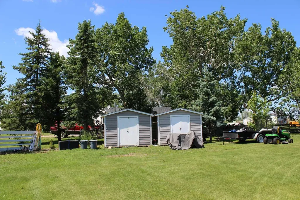 8 Prins Acres Rural Newell County Of AB T1R 1B8