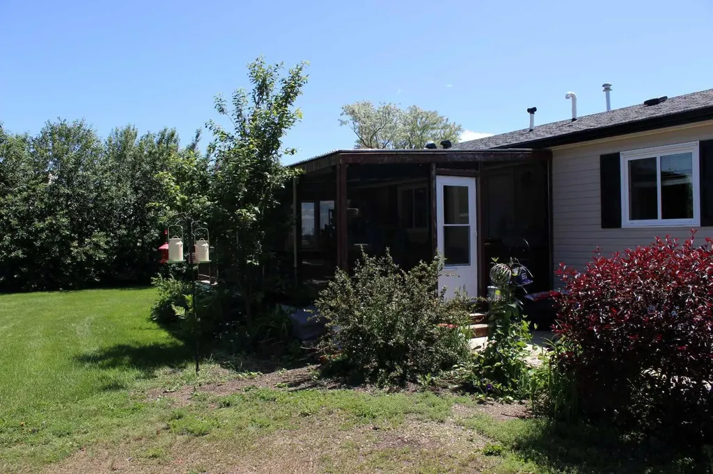 150030 Hwy 542 Prins Acres Rural Newell County Of AB T1R 1B8