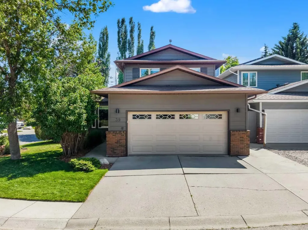 39 Deermoss Place SE Calgary AB T2J 6P5
