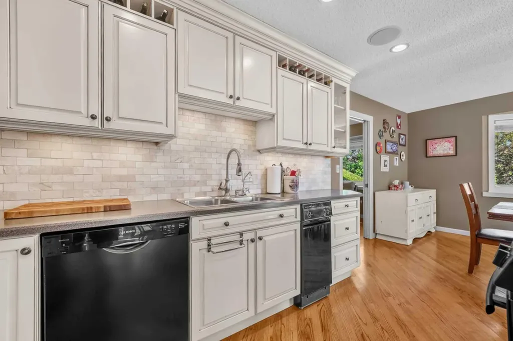 39 Deermoss Place SE Calgary AB T2J 6P5