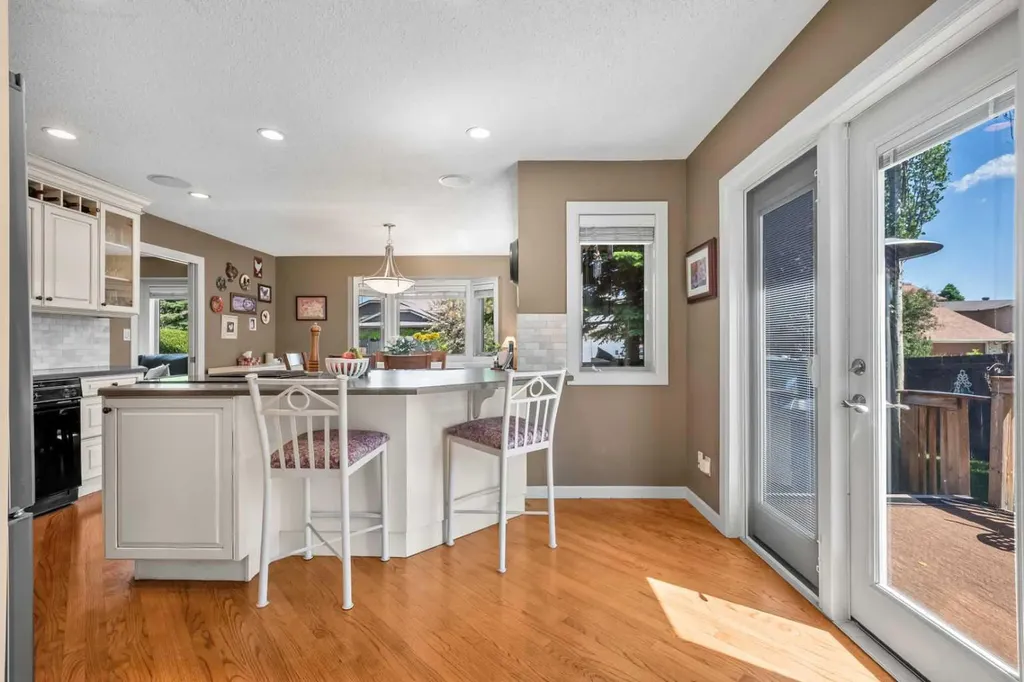 39 Deermoss Place SE Calgary AB T2J 6P5