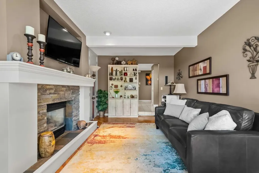 39 Deermoss Place SE Calgary AB T2J 6P5