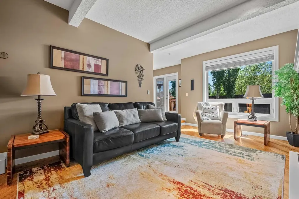 39 Deermoss Place SE Calgary AB T2J 6P5