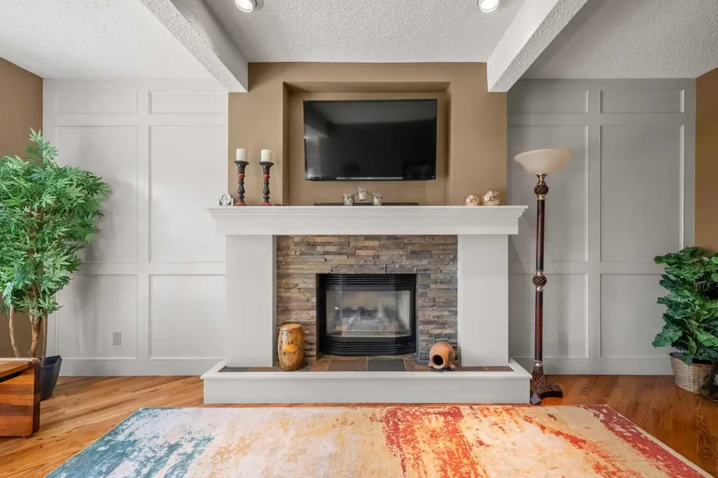 39 Deermoss Place SE Calgary AB T2J 6P5