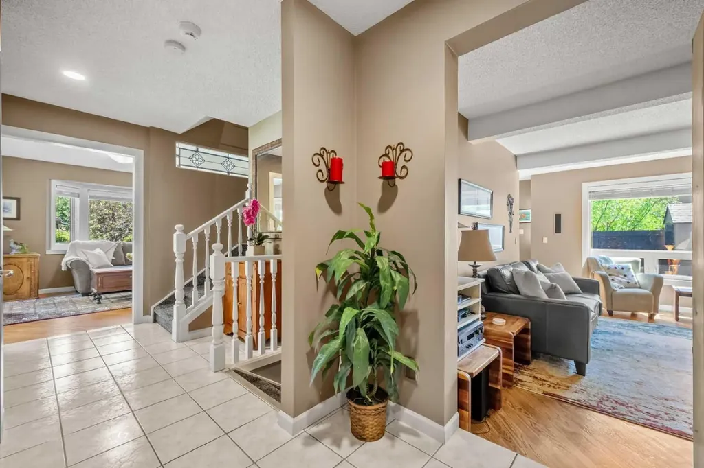 39 Deermoss Place SE Calgary AB T2J 6P5