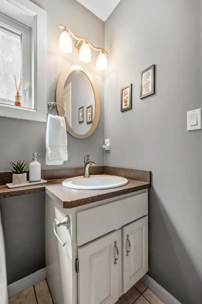 39 Deermoss Place SE Calgary AB T2J 6P5