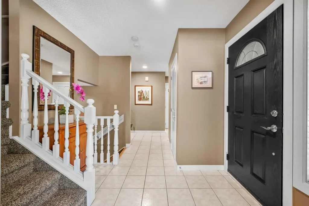 39 Deermoss Place SE Calgary AB T2J 6P5