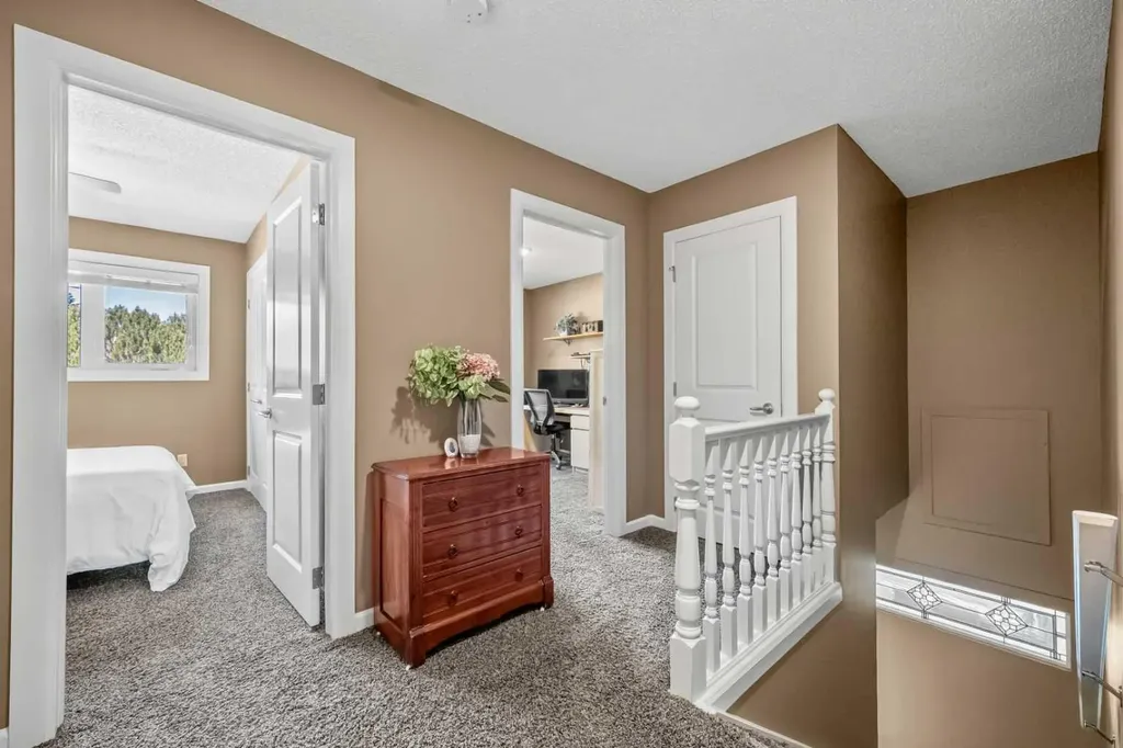 39 Deermoss Place SE Calgary AB T2J 6P5