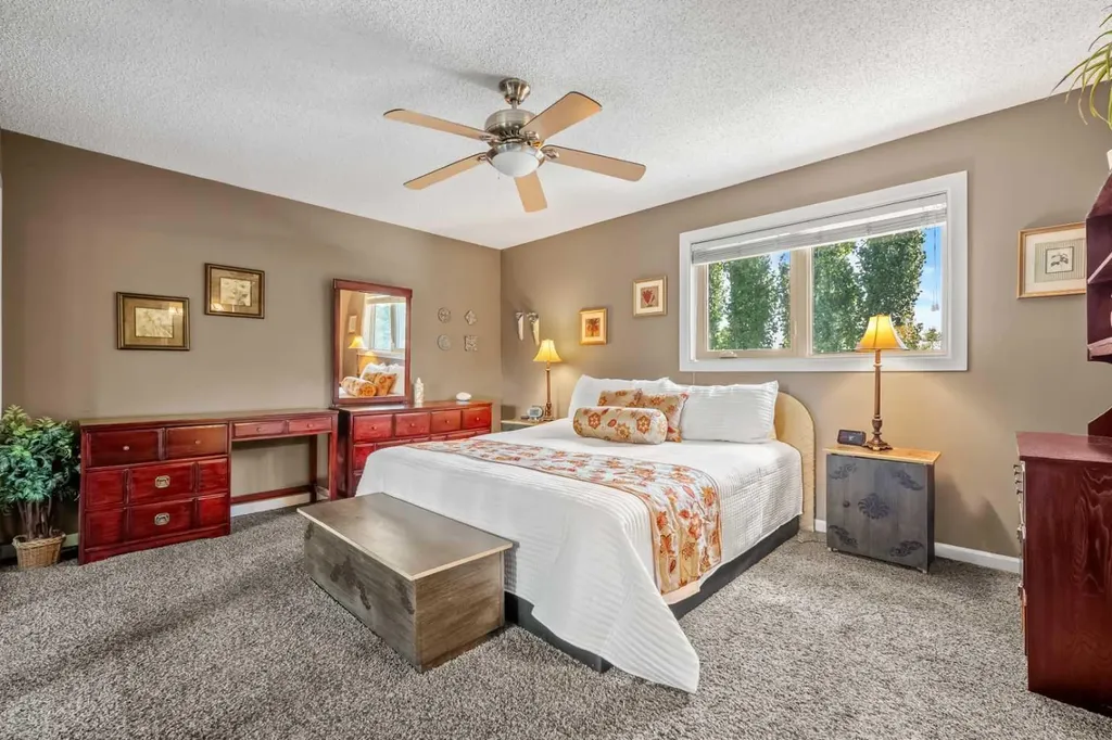 39 Deermoss Place SE Calgary AB T2J 6P5