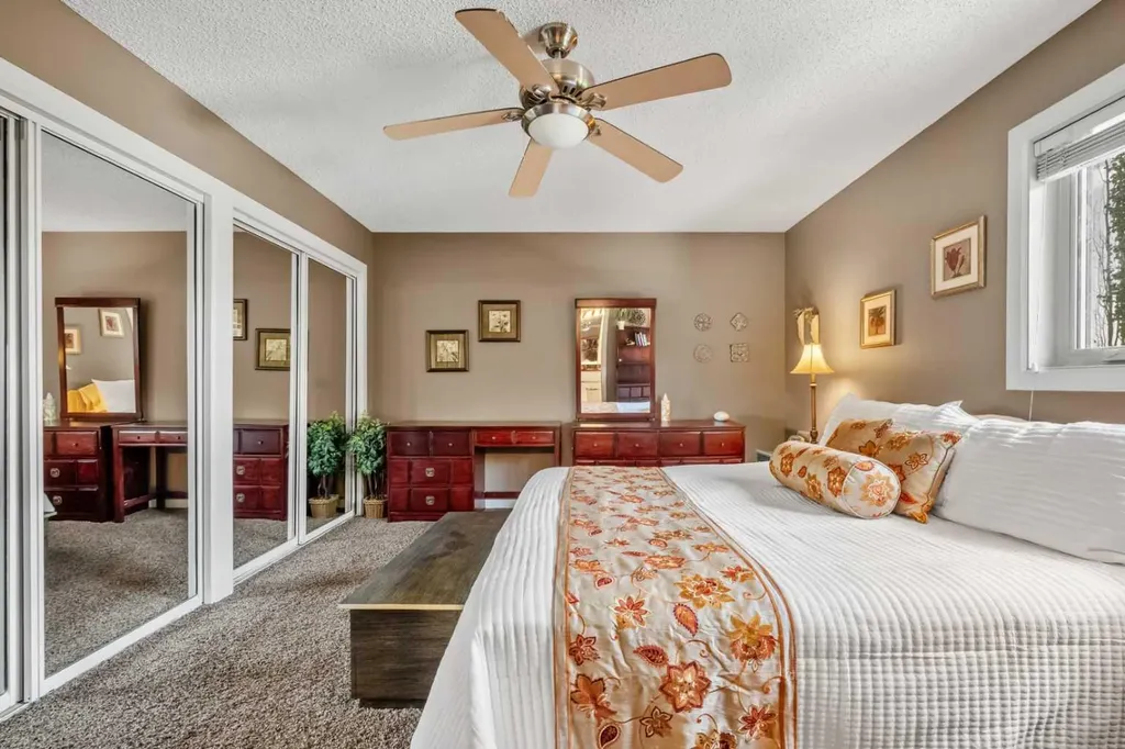 39 Deermoss Place SE Calgary AB T2J 6P5
