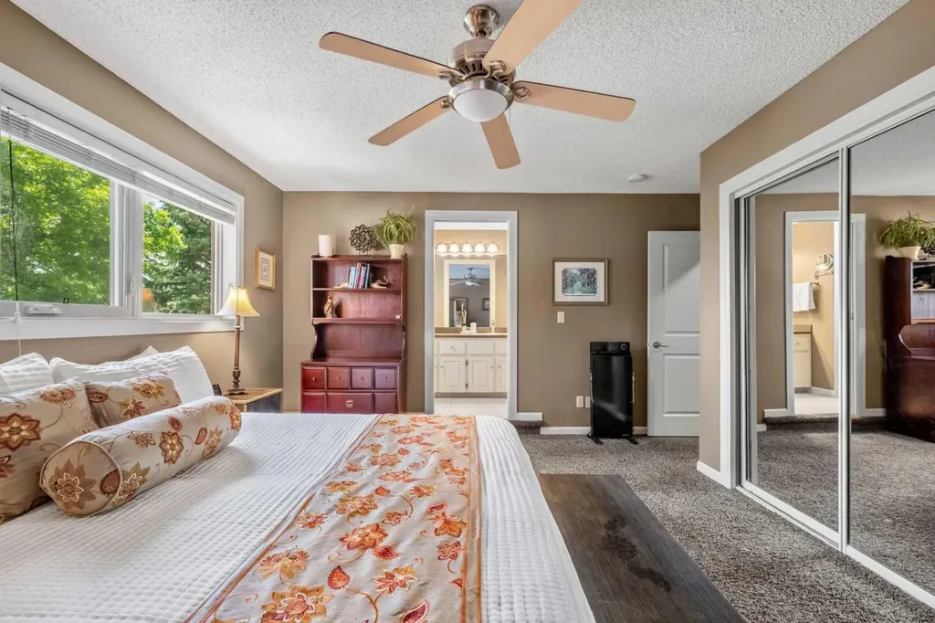 39 Deermoss Place SE Calgary AB T2J 6P5