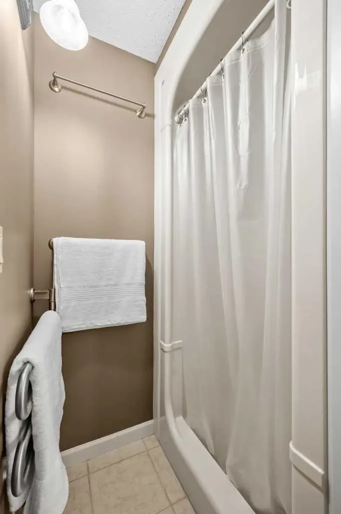 39 Deermoss Place SE Calgary AB T2J 6P5