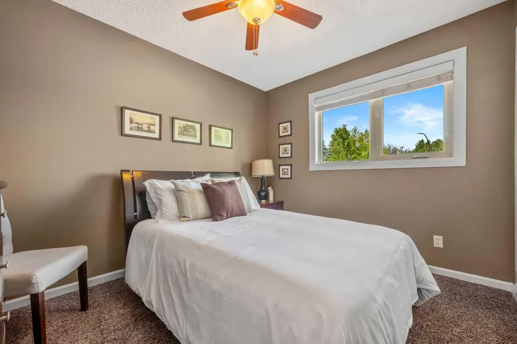 39 Deermoss Place SE Calgary AB T2J 6P5
