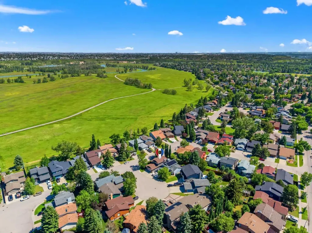 39 Deermoss Place SE Calgary AB T2J 6P5
