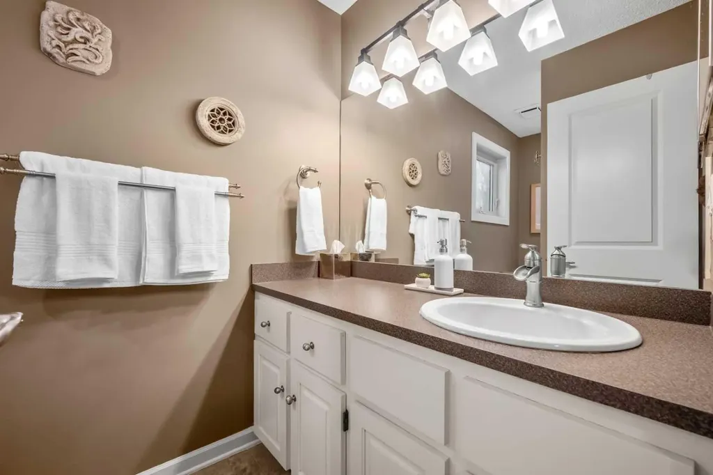 39 Deermoss Place SE Calgary AB T2J 6P5