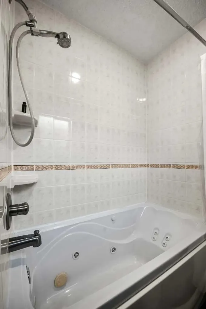 39 Deermoss Place SE Calgary AB T2J 6P5