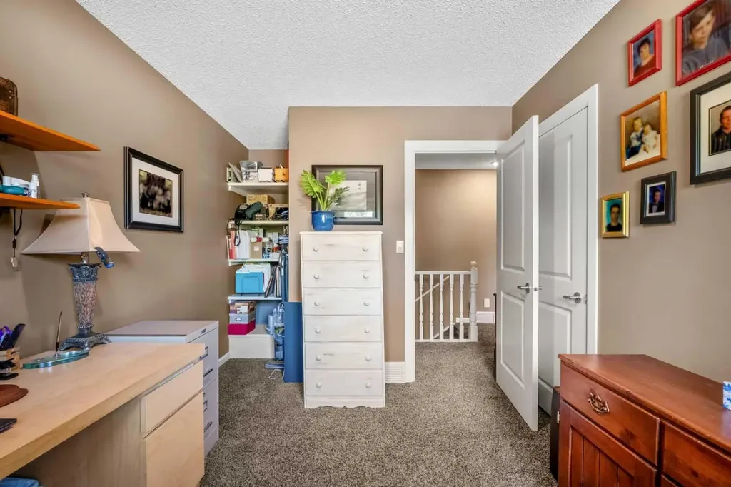 39 Deermoss Place SE Calgary AB T2J 6P5