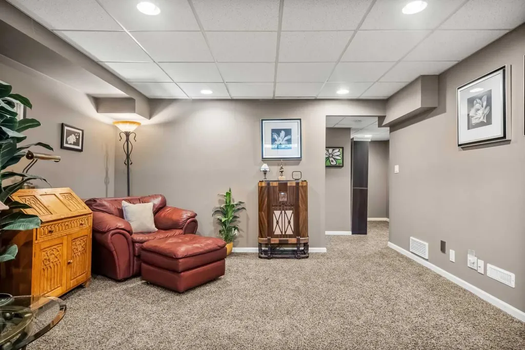 39 Deermoss Place SE Calgary AB T2J 6P5