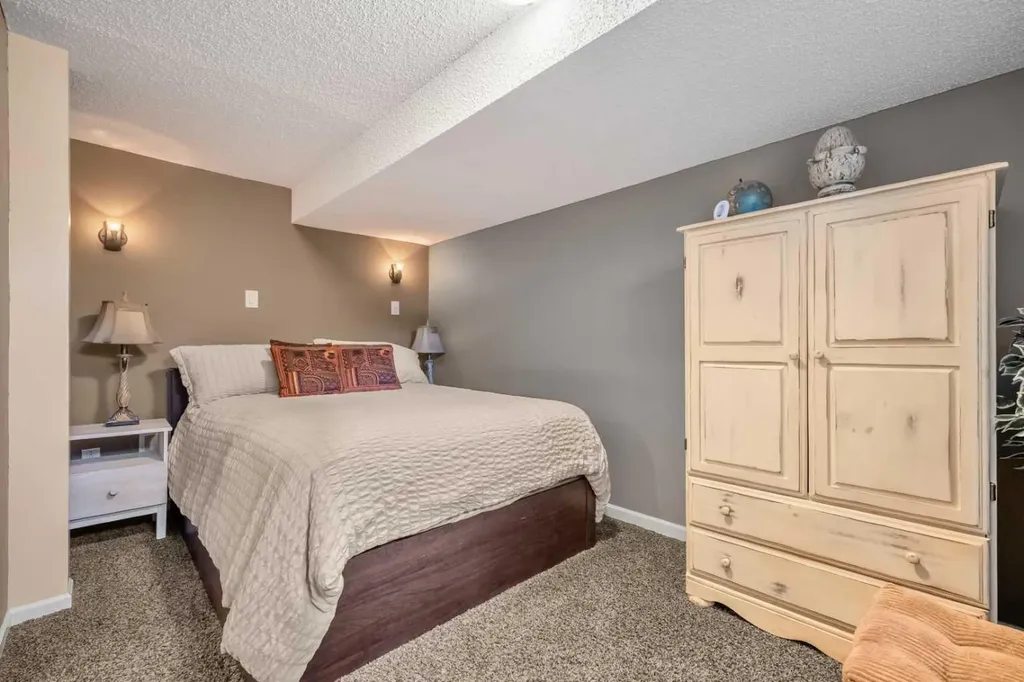 39 Deermoss Place SE Calgary AB T2J 6P5