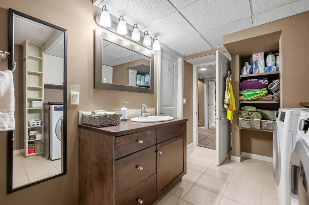 39 Deermoss Place SE Calgary AB T2J 6P5