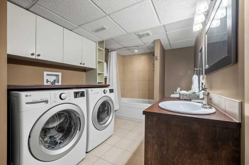 39 Deermoss Place SE Calgary AB T2J 6P5