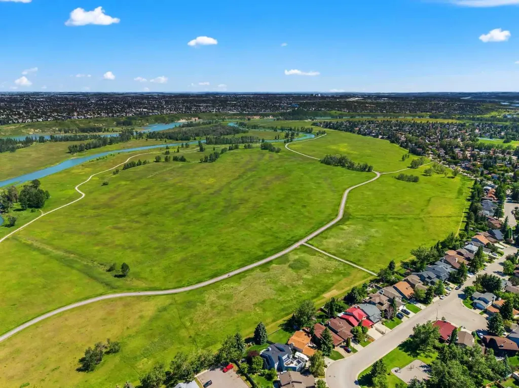 39 Deermoss Place SE Calgary AB T2J 6P5