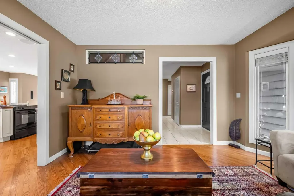 39 Deermoss Place SE Calgary AB T2J 6P5