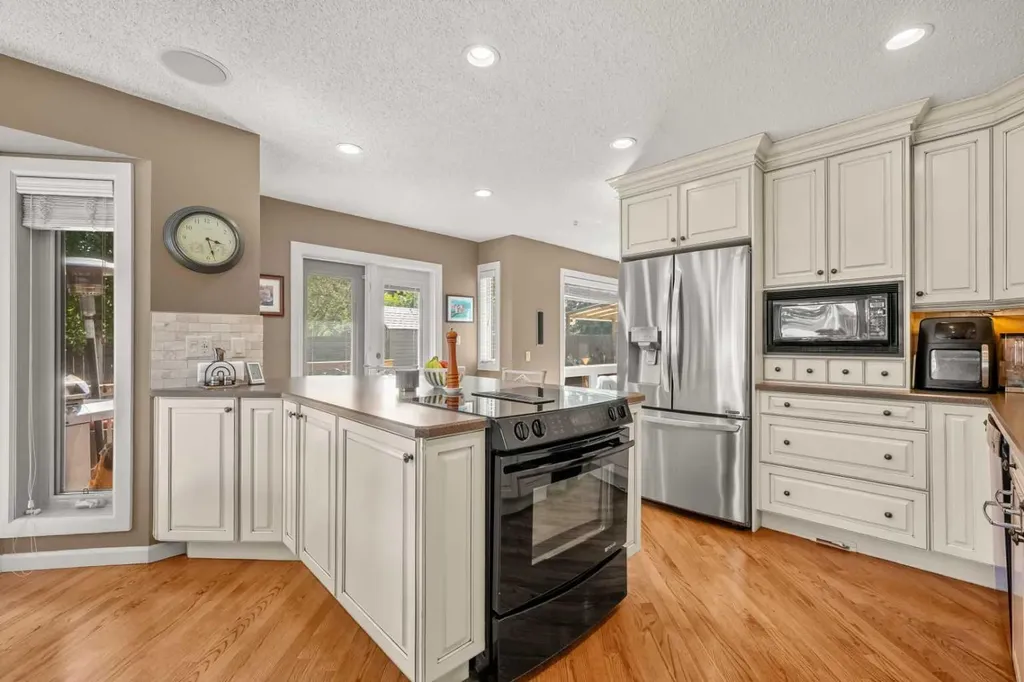 39 Deermoss Place SE Calgary AB T2J 6P5