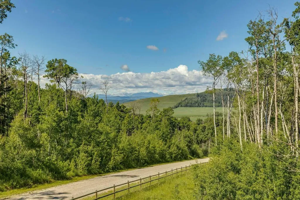 290190 240 Street W Rural Foothills County AB T1S 2Z4