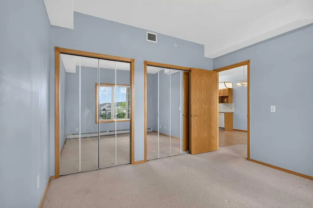 728 Country Hills Road NW Calgary AB T3K 5K8