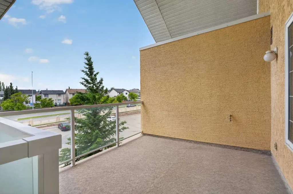 728 Country Hills Road NW Calgary AB T3K 5K8