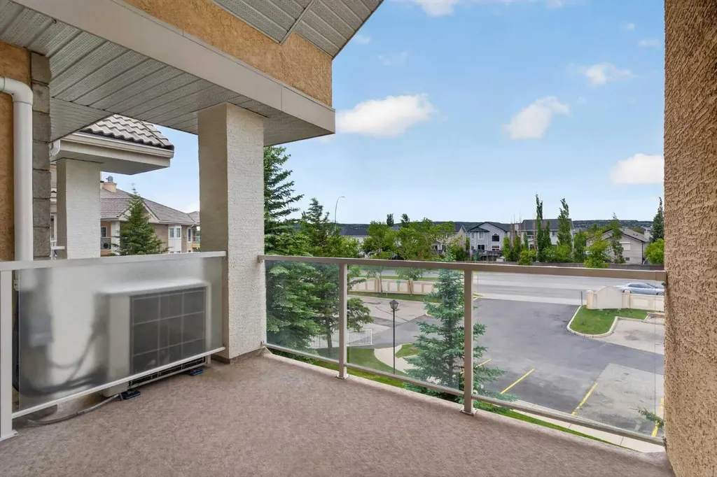 728 Country Hills Road NW Calgary AB T3K 5K8