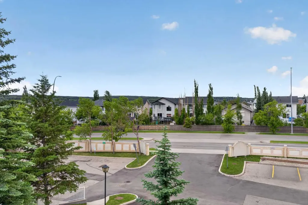 728 Country Hills Road NW Calgary AB T3K 5K8