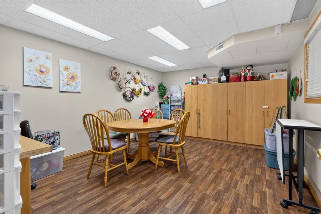 728 Country Hills Road NW Calgary AB T3K 5K8