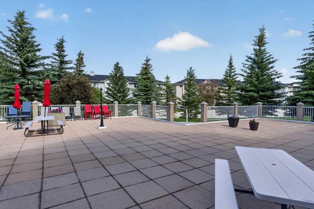 728 Country Hills Road NW Calgary AB T3K 5K8