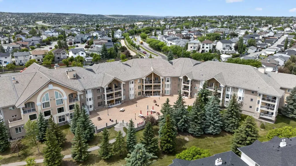 728 Country Hills Road NW Calgary AB T3K 5K8