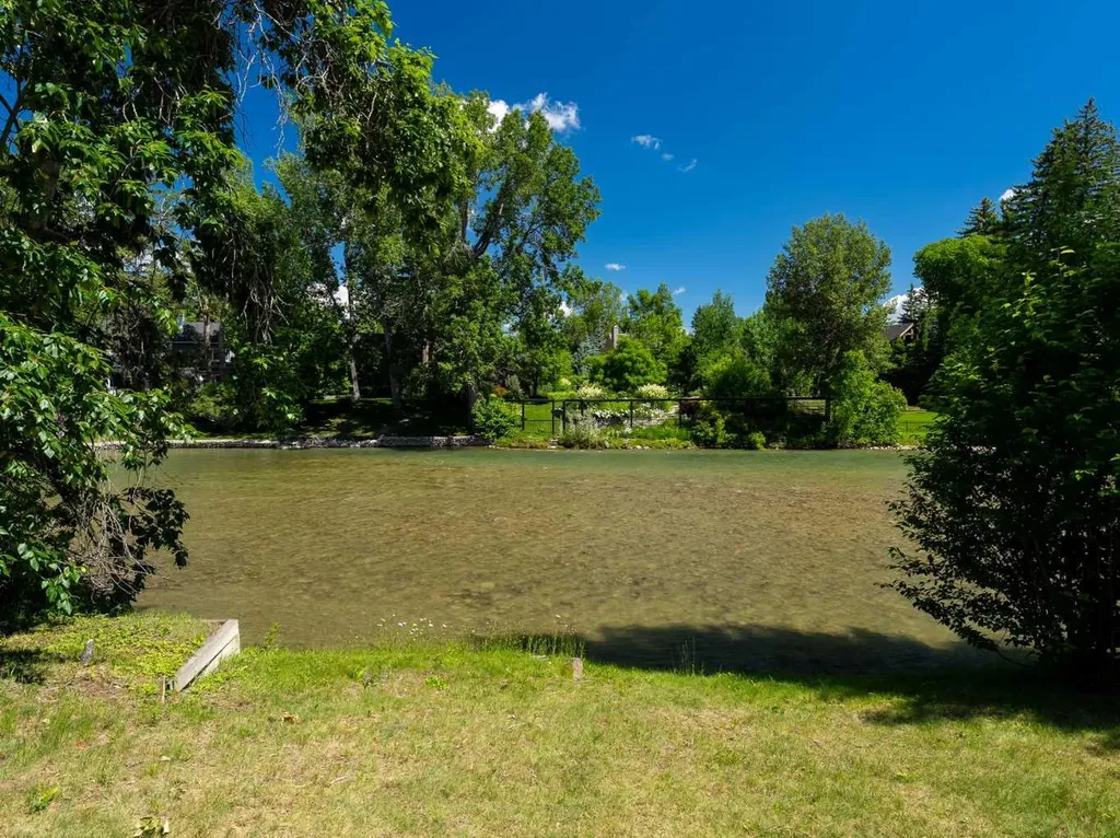640 Riverdale Avenue SW Calgary AB T2S 0Y3