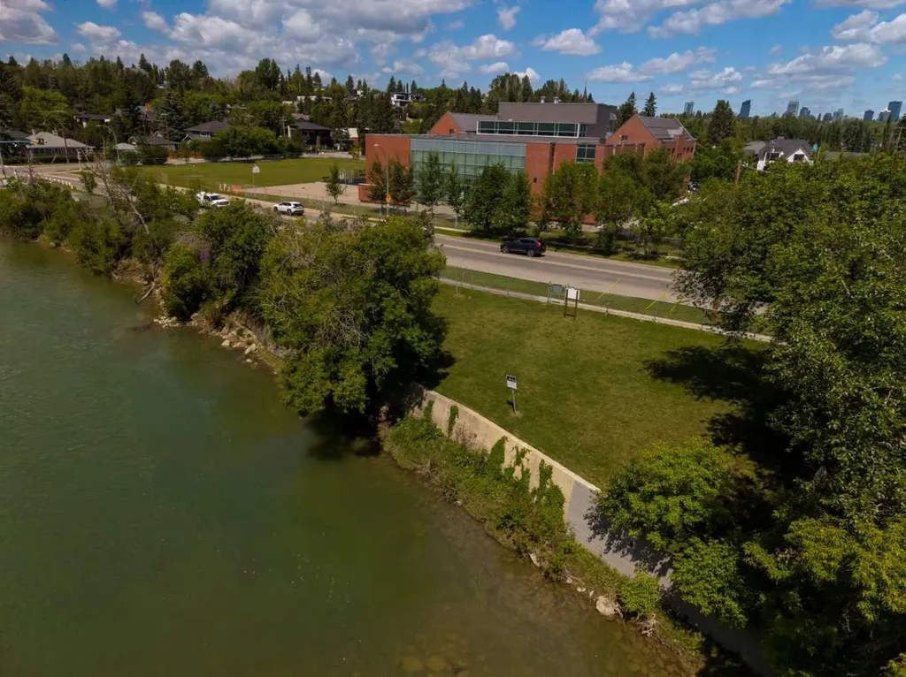 715 Sifton Boulevard SW Calgary AB T2T2K8