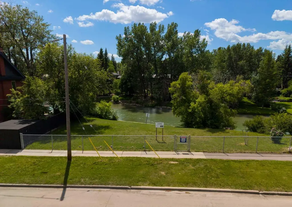 715 Sifton Boulevard SW Calgary AB T2T2K8