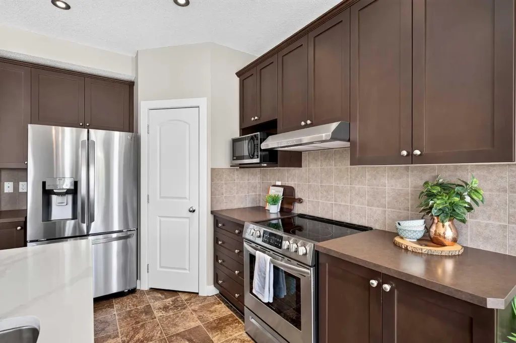 2457 Ravenswood View SE Airdrie AB T4A 0J9