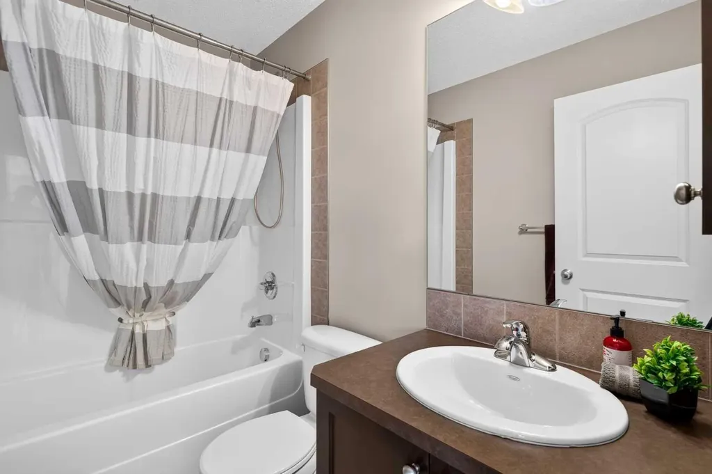 2457 Ravenswood View SE Airdrie AB T4A 0J9
