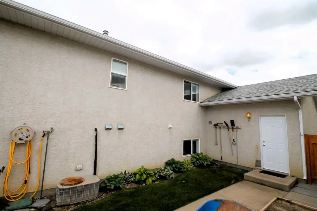 1110 25 Avenue Coaldale AB T1M 1N4