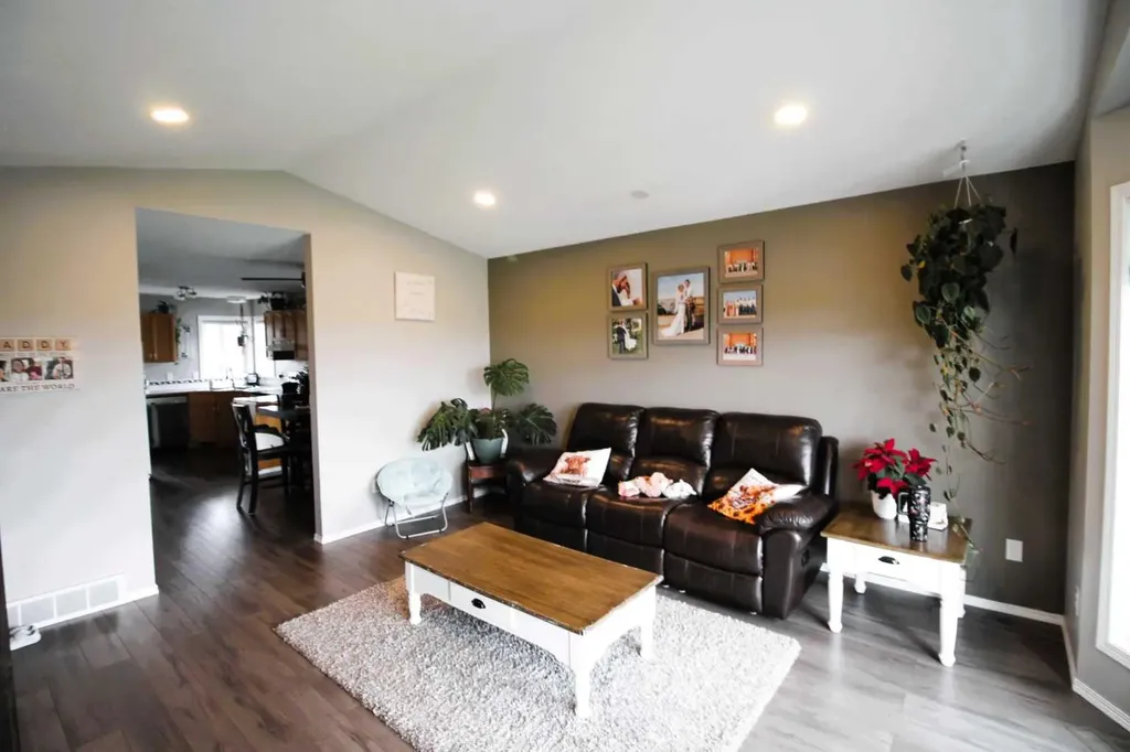1110 25 Avenue Coaldale AB T1M 1N4