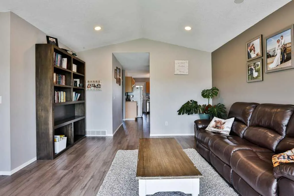 1110 25 Avenue Coaldale AB T1M 1N4