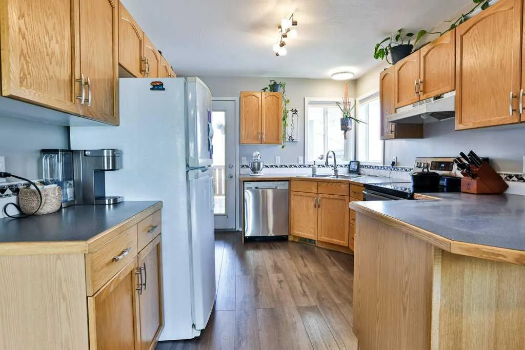 1110 25 Avenue Coaldale AB T1M 1N4