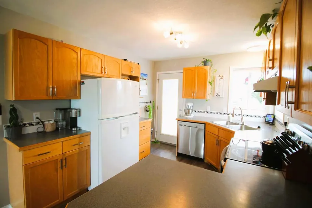 1110 25 Avenue Coaldale AB T1M 1N4