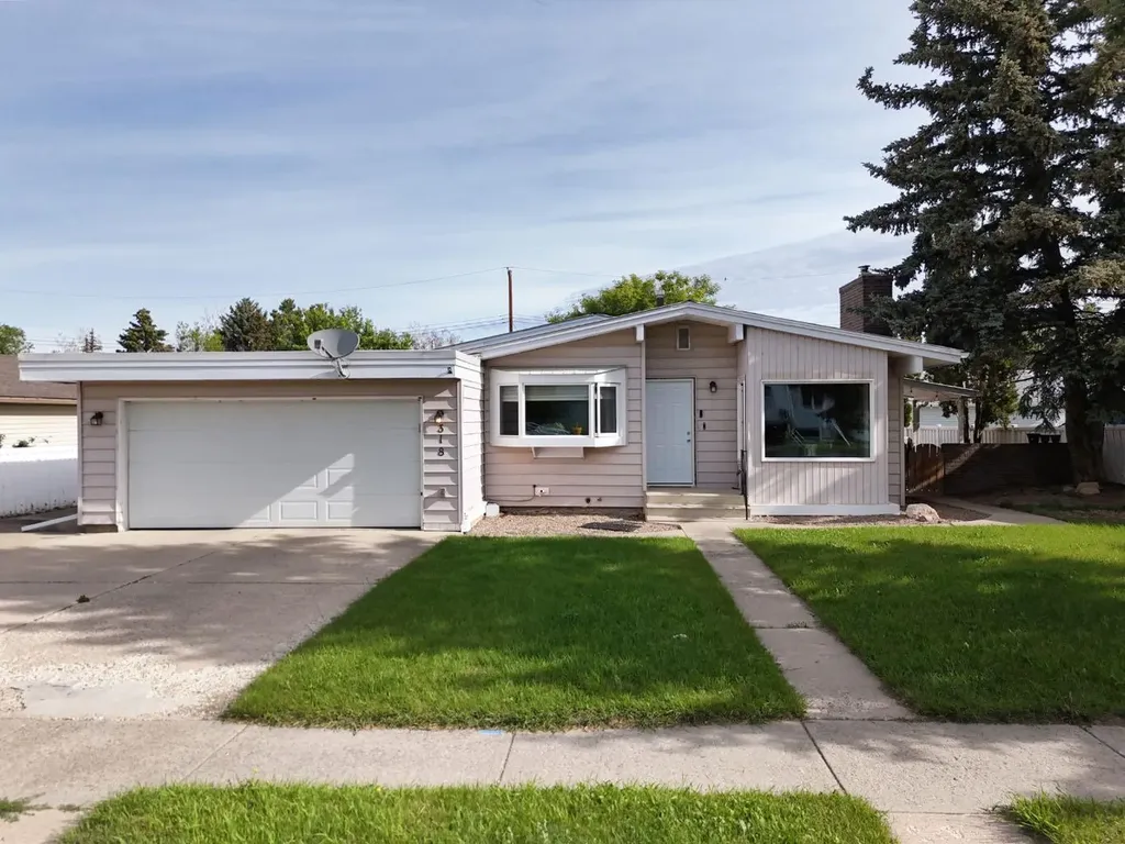 318 53rd Avenue E Claresholm AB T0L 0T0