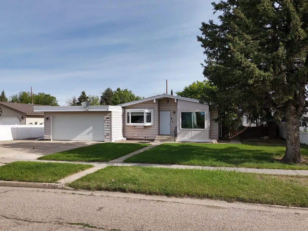318 53rd Avenue E Claresholm AB T0L 0T0